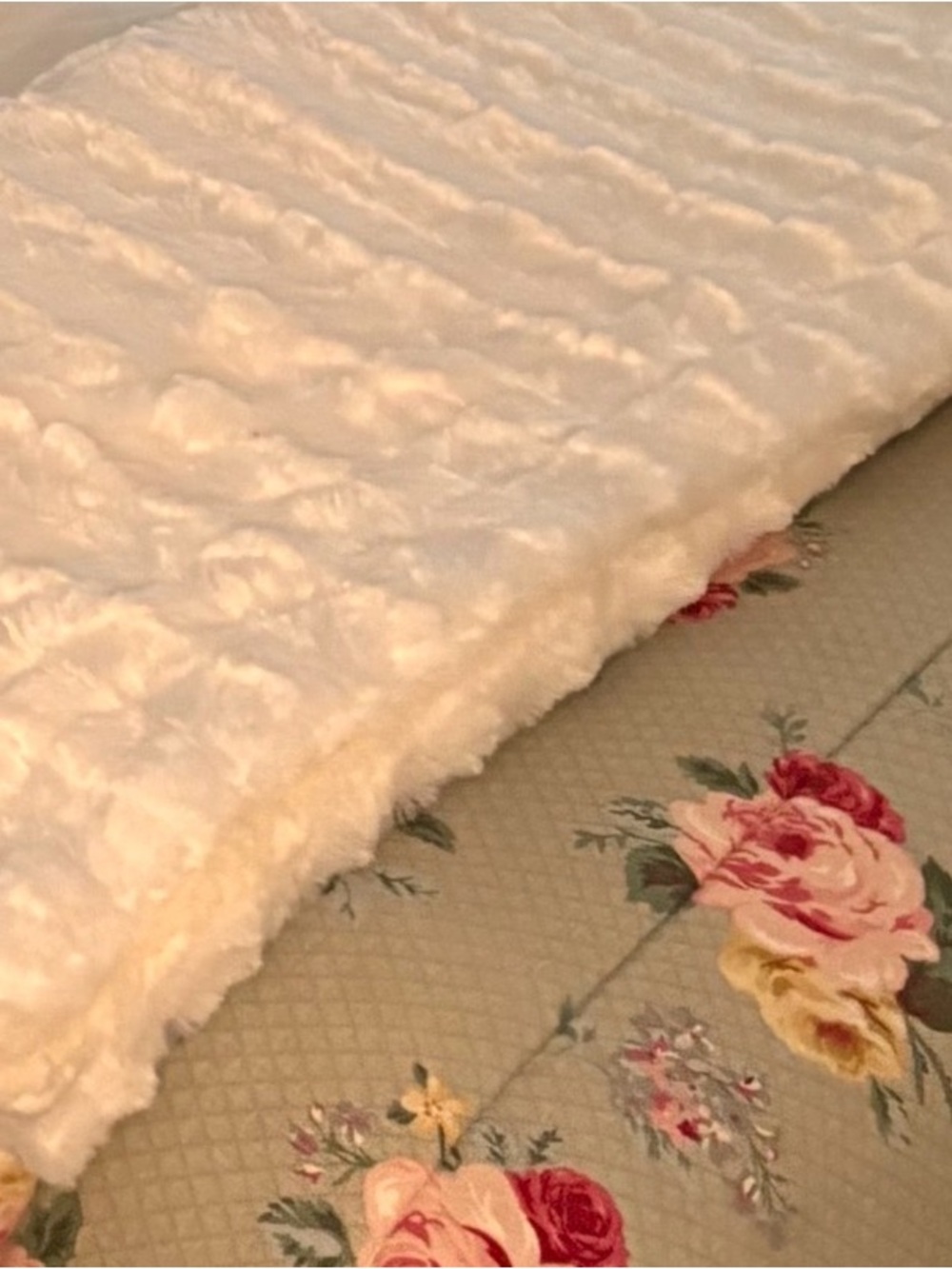 Plush Cream Faux Fur Throw Blanket - Cozy Home Bedding